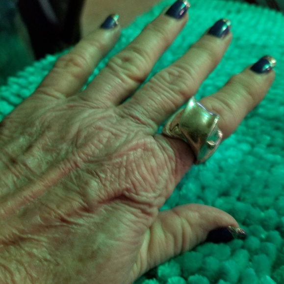 Ring - Picture 2 of 4